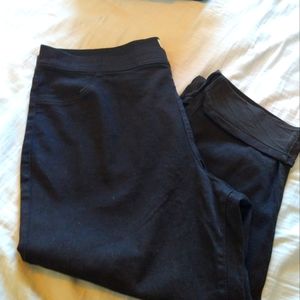 Black stretch cuffed capris size 16/18